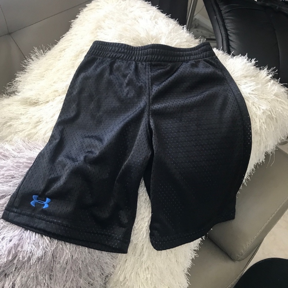 Under Armour sporty shorts Sz 6